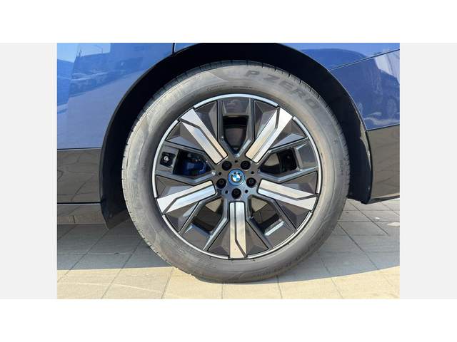 BMW iX xDrive40 - автомобили, коли, обяви за нови и употребявани 4