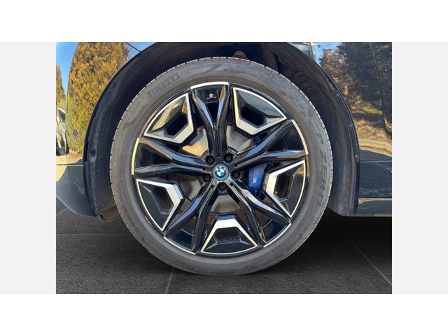 BMW iX xDrive40 - автомобили, коли, обяви за нови и употребявани 4