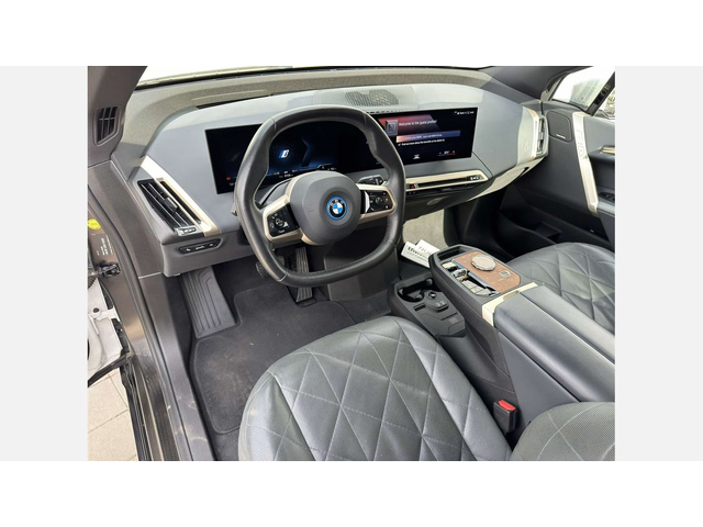 BMW iX xDrive40 - автомобили, коли, обяви за нови и употребявани 4