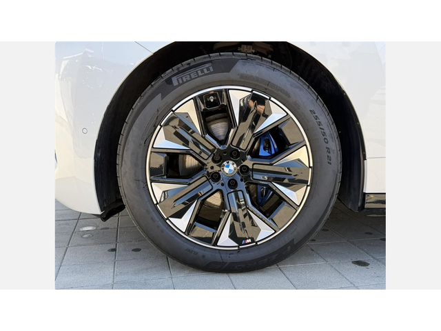 BMW iX xDrive45 - автомобили, коли, обяви за нови и употребявани 4