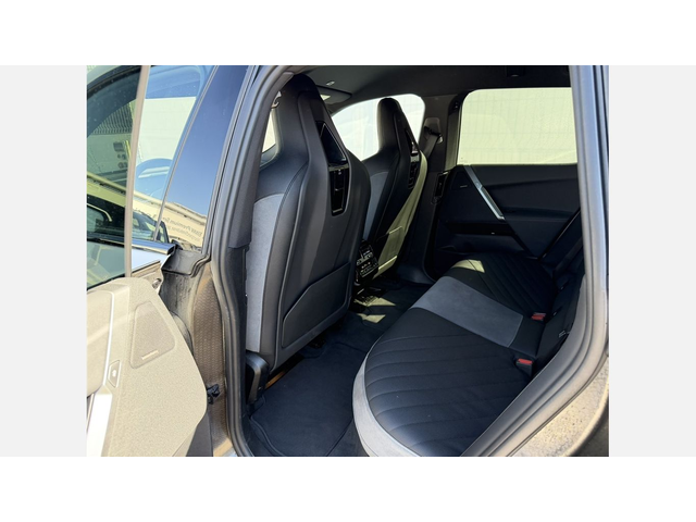 BMW iX xDrive45 - автомобили, коли, обяви за нови и употребявани 9