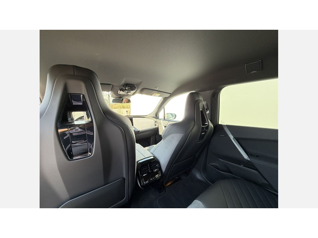 BMW iX xDrive45 - автомобили, коли, обяви за нови и употребявани 10