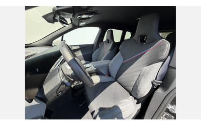 BMW iX xDrive45 - автомобили, коли, обяви за нови и употребявани 8
