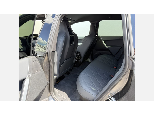 BMW iX xDrive45 - автомобили, коли, обяви за нови и употребявани 9