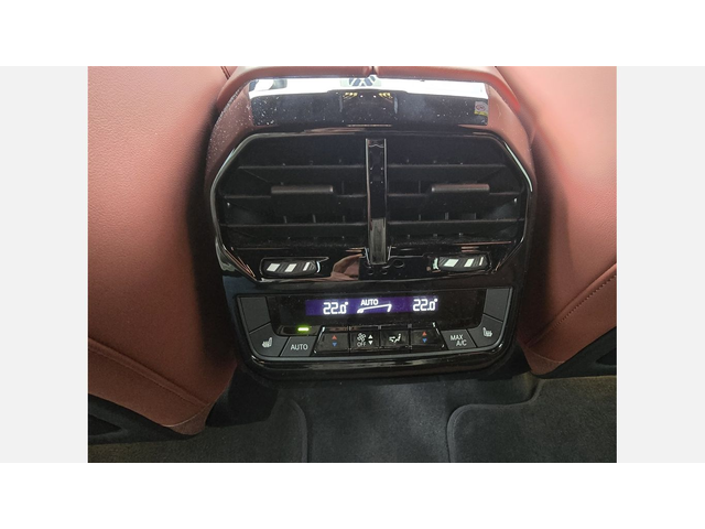 BMW iX xDrive60 - автомобили, коли, обяви за нови и употребявани 7