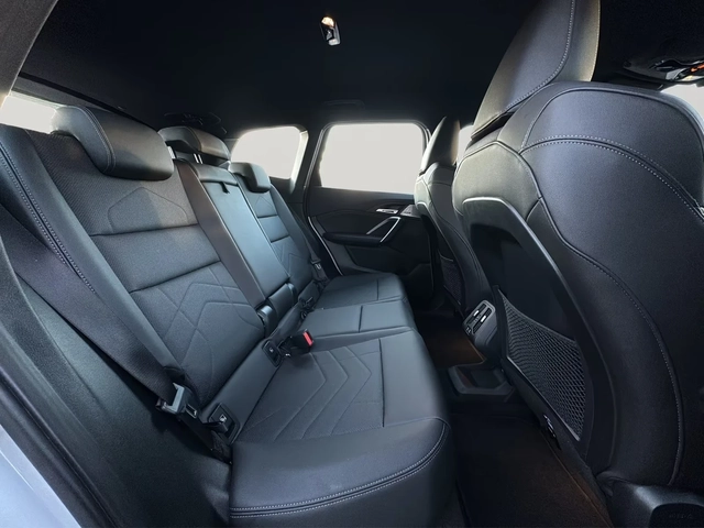 BMW iX1 xDrive30 M-Sport Ad.LED DISTR 360* HUD Winter Pack - автомобили, коли, обяви за нови и употребявани 16