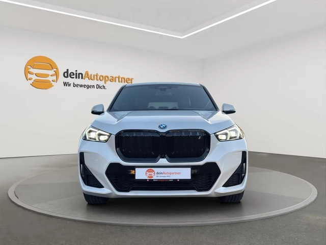 BMW iX1 xDrive30 M-Sport Ad.LED DISTR 360* HUD Winter Pack - автомобили, коли, обяви за нови и употребявани 1