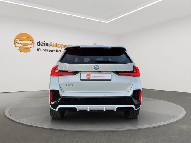 BMW iX1 xDrive30 M-Sport Ad.LED DISTR 360* HUD Winter Pack - автомобили, коли, обяви за нови и употребявани 4
