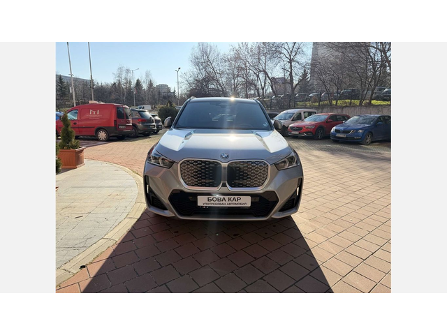 BMW iX1 xDrive30 - автомобили, коли, обяви за нови и употребявани 1