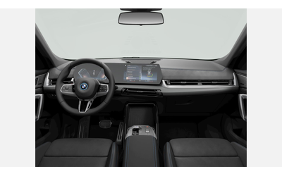 BMW iX1 xDrive30 - автомобили, коли, обяви за нови и употребявани 9