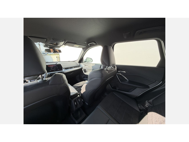 BMW iX1 xDrive30 - автомобили, коли, обяви за нови и употребявани 10