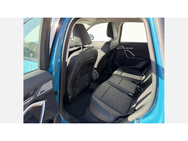 BMW iX1 xDrive30 - автомобили, коли, обяви за нови и употребявани 9