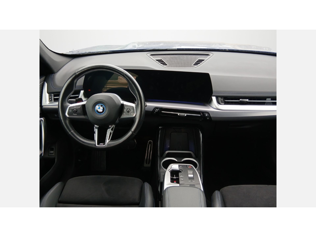 BMW iX1 xDrive30 - автомобили, коли, обяви за нови и употребявани 6