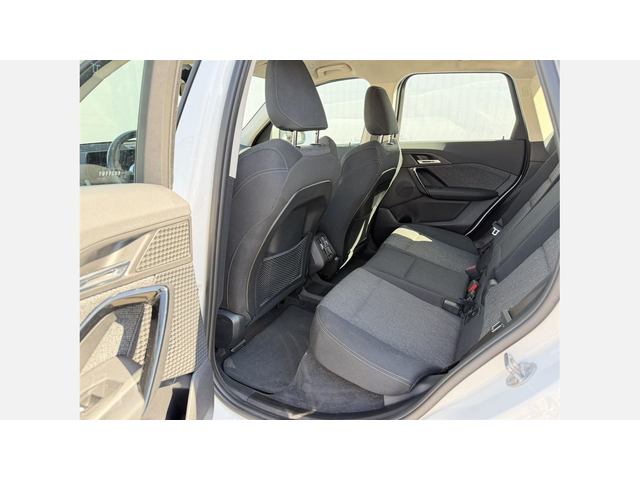 BMW iX1 xDrive30 - автомобили, коли, обяви за нови и употребявани 9