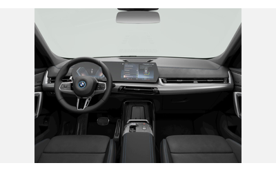 BMW iX1 xDrive30 - автомобили, коли, обяви за нови и употребявани 9