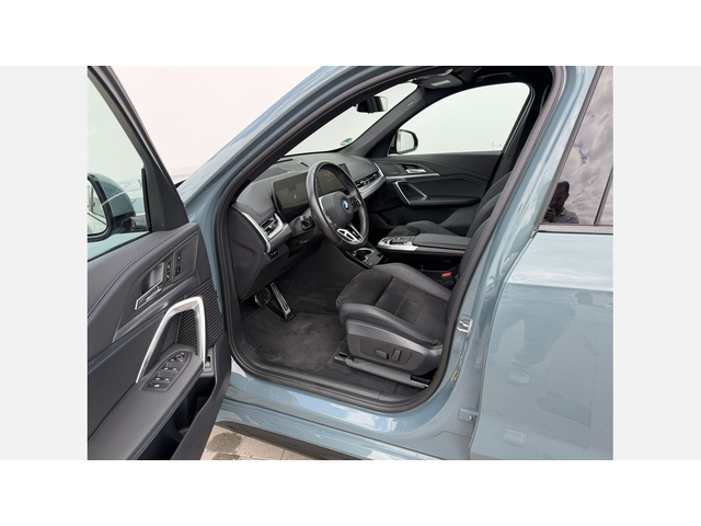 BMW iX1 xDrive30 - автомобили, коли, обяви за нови и употребявани 7