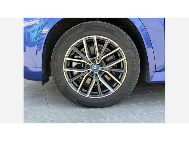 BMW iX1 xDrive30 - автомобили, коли, обяви за нови и употребявани 4