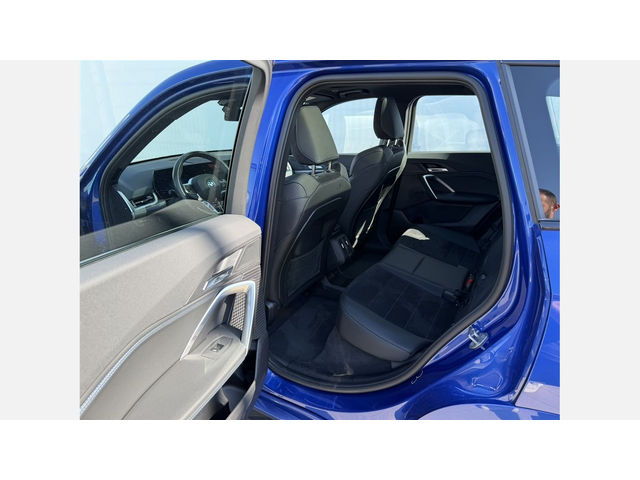 BMW iX1 xDrive30 - автомобили, коли, обяви за нови и употребявани 9