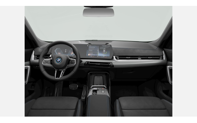 BMW iX1 xDrive30 - автомобили, коли, обяви за нови и употребявани 9