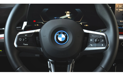 BMW iX2 xDrive30 M Sport - автомобили, коли, обяви за нови и употребявани 8