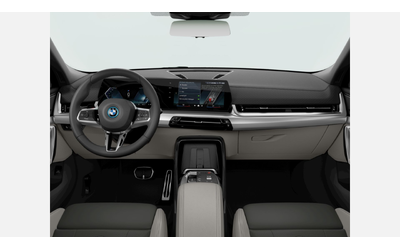 BMW iX2 eDrive20 - автомобили, коли, обяви за нови и употребявани 8