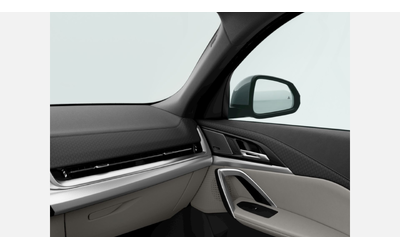 BMW iX2 eDrive20 - автомобили, коли, обяви за нови и употребявани 9