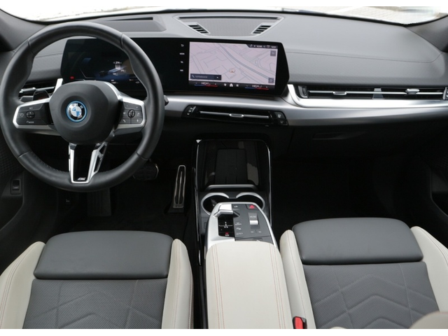 BMW iX2 iX2 xDrive30 M Pack - автомобили, коли, обяви за нови и употребявани 5