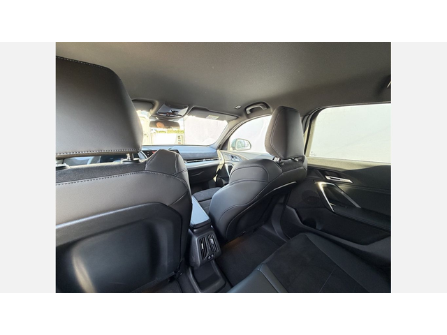 BMW iX2 xDrive30 - автомобили, коли, обяви за нови и употребявани 10