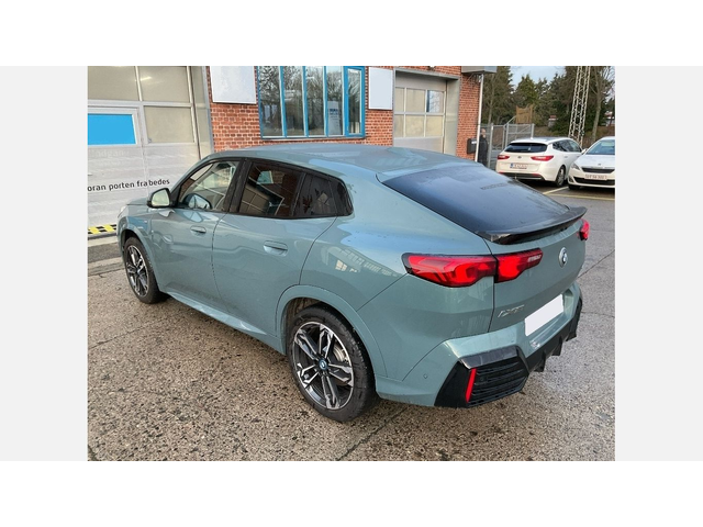 BMW iX2 xDrive30 - автомобили, коли, обяви за нови и употребявани 1