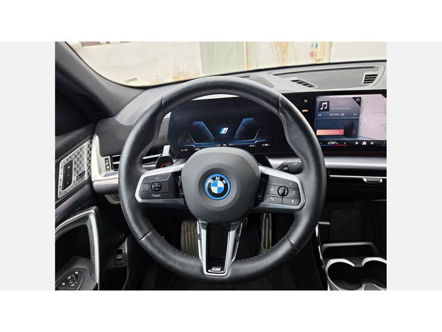 BMW iX2 xDrive30 - автомобили, коли, обяви за нови и употребявани 10