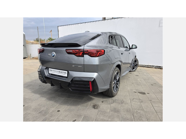 BMW iX2 xDrive30 - автомобили, коли, обяви за нови и употребявани 1