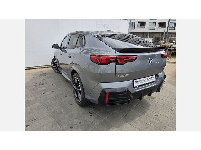 BMW iX2 xDrive30 - автомобили, коли, обяви за нови и употребявани 9