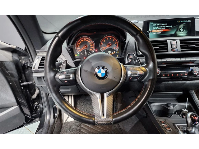 BMW M2 * КОЖА* ПОДГРЕВ* HARMAN KARDON* - автомобили, коли, обяви за нови и употребявани 11