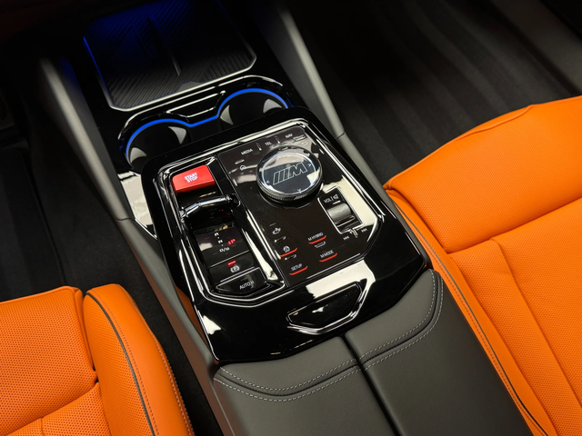 BMW M5 G90 Ceramic* B&W* Carbon* Ultimate Package - автомобили, коли, обяви за нови и употребявани 11