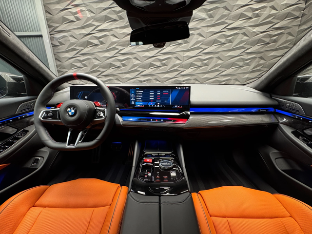 BMW M5 G90 Ceramic* B&W* Carbon* Ultimate Package - автомобили, коли, обяви за нови и употребявани 4