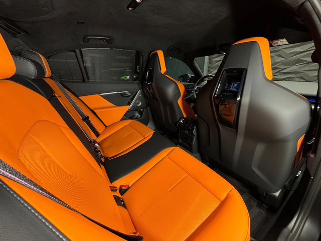 BMW M5 G90 Ceramic* B&W* Carbon* Ultimate Package - автомобили, коли, обяви за нови и употребявани 8