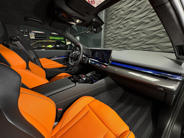 BMW M5 G90 Ceramic* B&W* Carbon* Ultimate Package - автомобили, коли, обяви за нови и употребявани 9