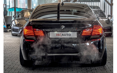 bmw-m5-4-4-v8-kamera-harman-kardon-obduhvane-karbon-soft-close - 3