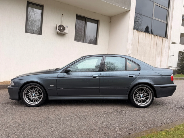 BMW M5 - автомобили, коли, обяви за нови и употребявани 3