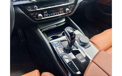 BMW M5 Competition xDrive B&W - автомобили, коли, обяви за нови и употребявани 8