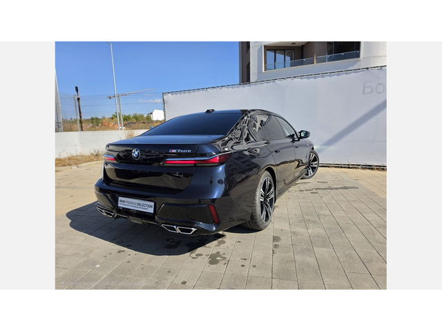BMW M760e xDrive - автомобили, коли, обяви за нови и употребявани 1