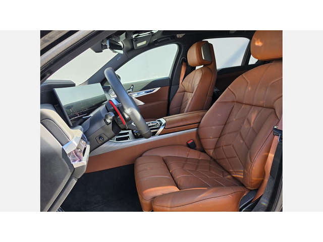 BMW M760e xDrive - автомобили, коли, обяви за нови и употребявани 5