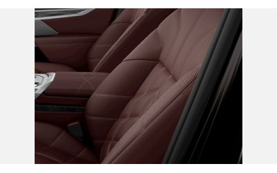 BMW M760e xDrive Sedan - автомобили, коли, обяви за нови и употребявани 7