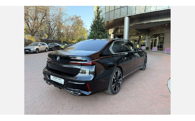 bmw-m760e-xdrive-sedan - 4