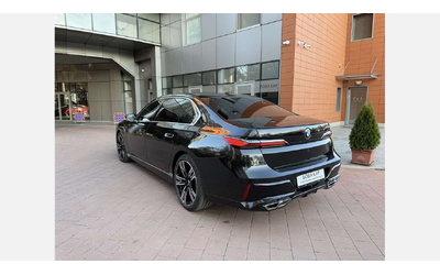 BMW M760e xDrive Седан - автомобили, коли, обяви за нови и употребявани 6