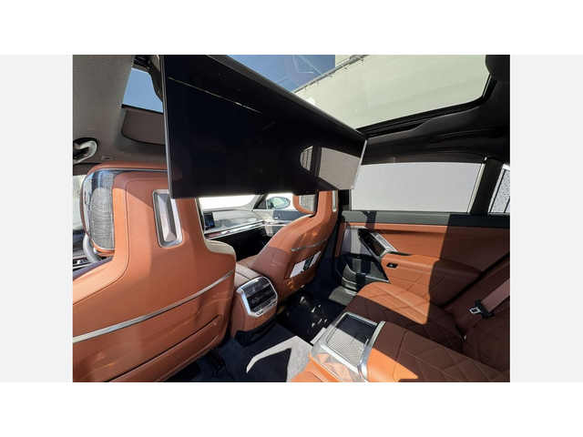 BMW M760e xDrive Sedan - автомобили, коли, обяви за нови и употребявани 10