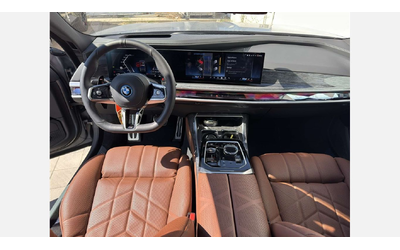 BMW M760e xDrive Sedan - автомобили, коли, обяви за нови и употребявани 6