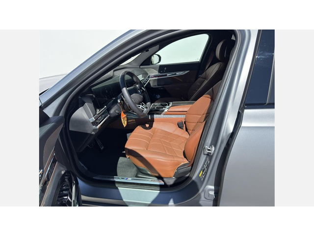 BMW M760e xDrive Sedan - автомобили, коли, обяви за нови и употребявани 7