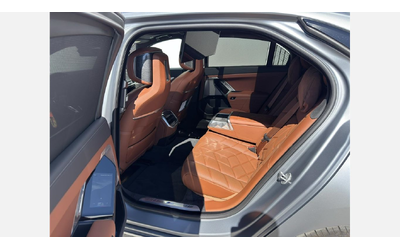 BMW M760e xDrive Sedan - автомобили, коли, обяви за нови и употребявани 9