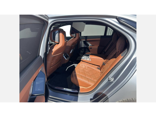 BMW M760e xDrive Sedan - автомобили, коли, обяви за нови и употребявани 9